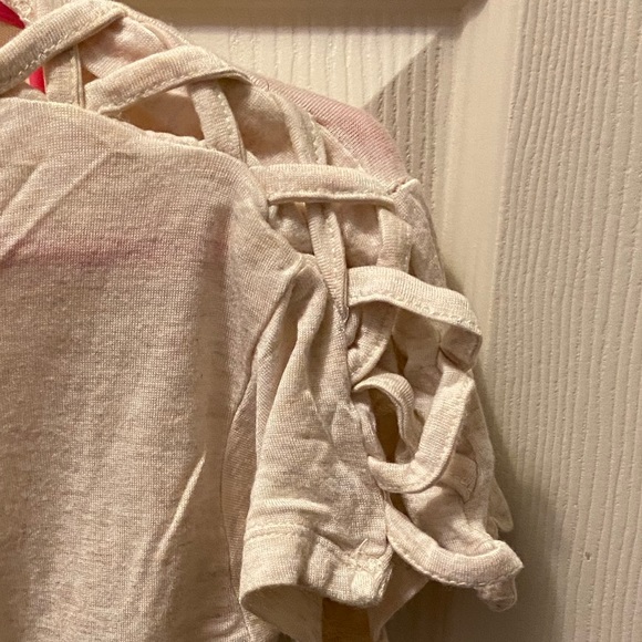 Beige tie front crop top with cross cross shoulders - Picture 4 of 4